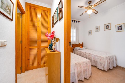 Sale - Chalet - Torrevieja - La Mata