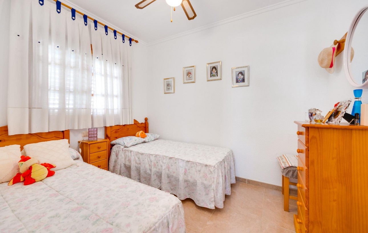 Sale - Chalet - Torrevieja - La Mata