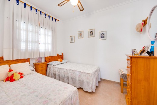 Sale - Chalet - Torrevieja - La Mata