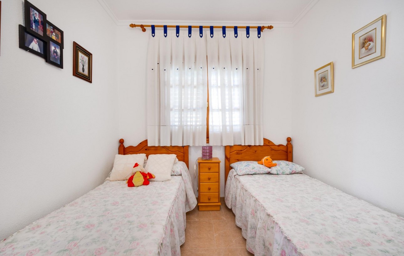 Sale - Chalet - Torrevieja - La Mata