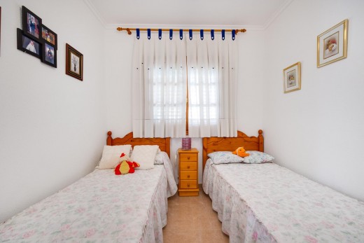 Sale - Chalet - Torrevieja - La Mata