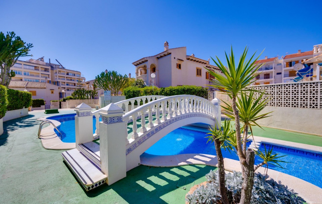 Sale - Chalet - Torrevieja - La Mata