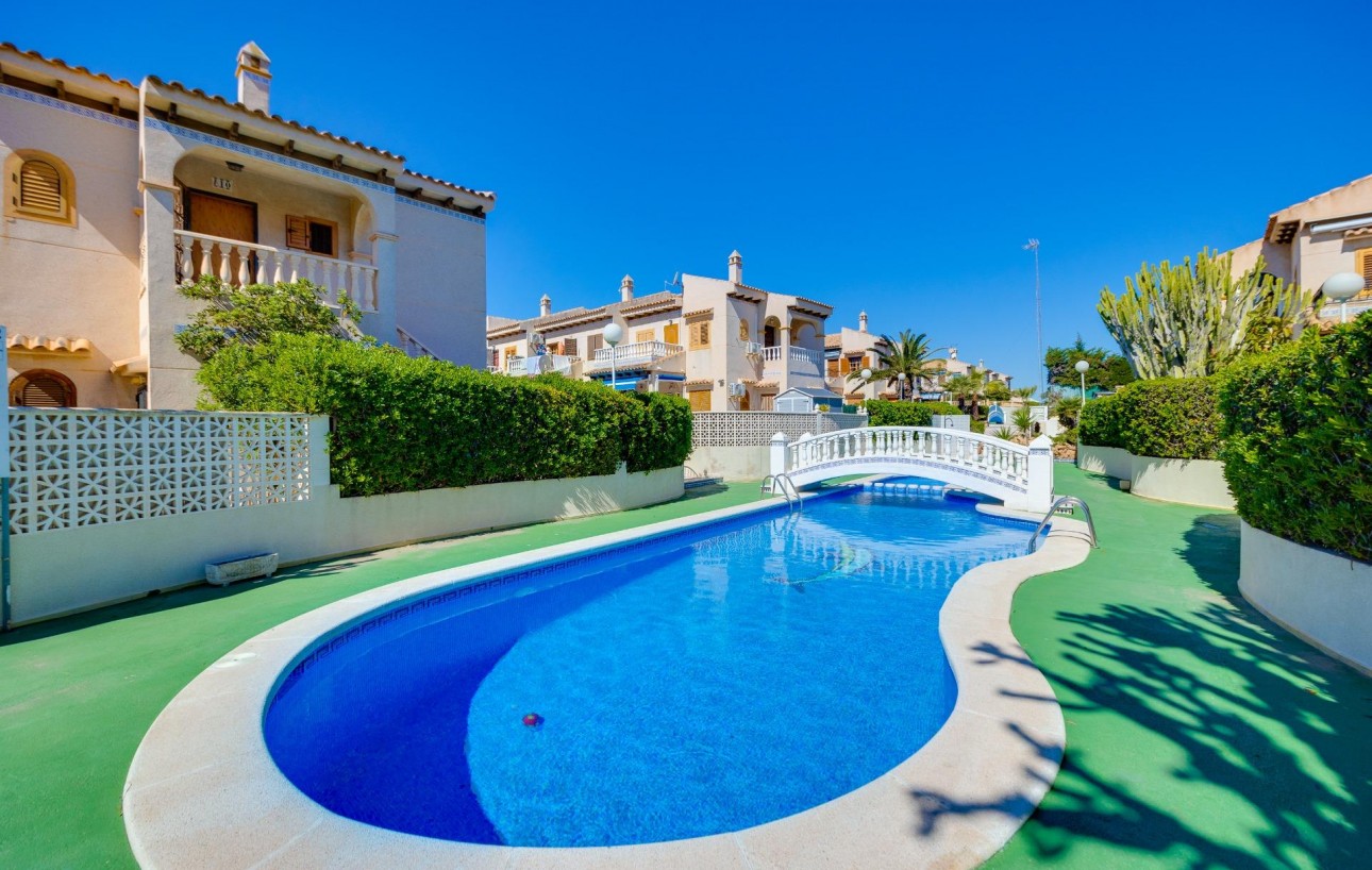 Sale - Chalet - Torrevieja - La Mata