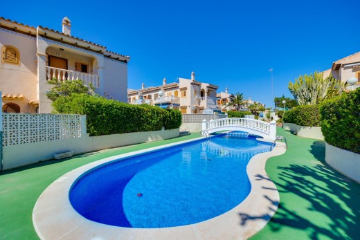 Sale - Chalet - Torrevieja - La Mata