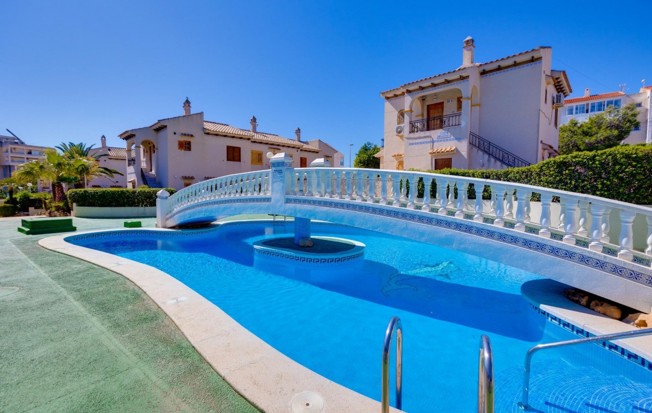 Sale - Chalet - Torrevieja - La Mata