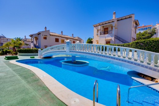 Sale - Chalet - Torrevieja - La Mata