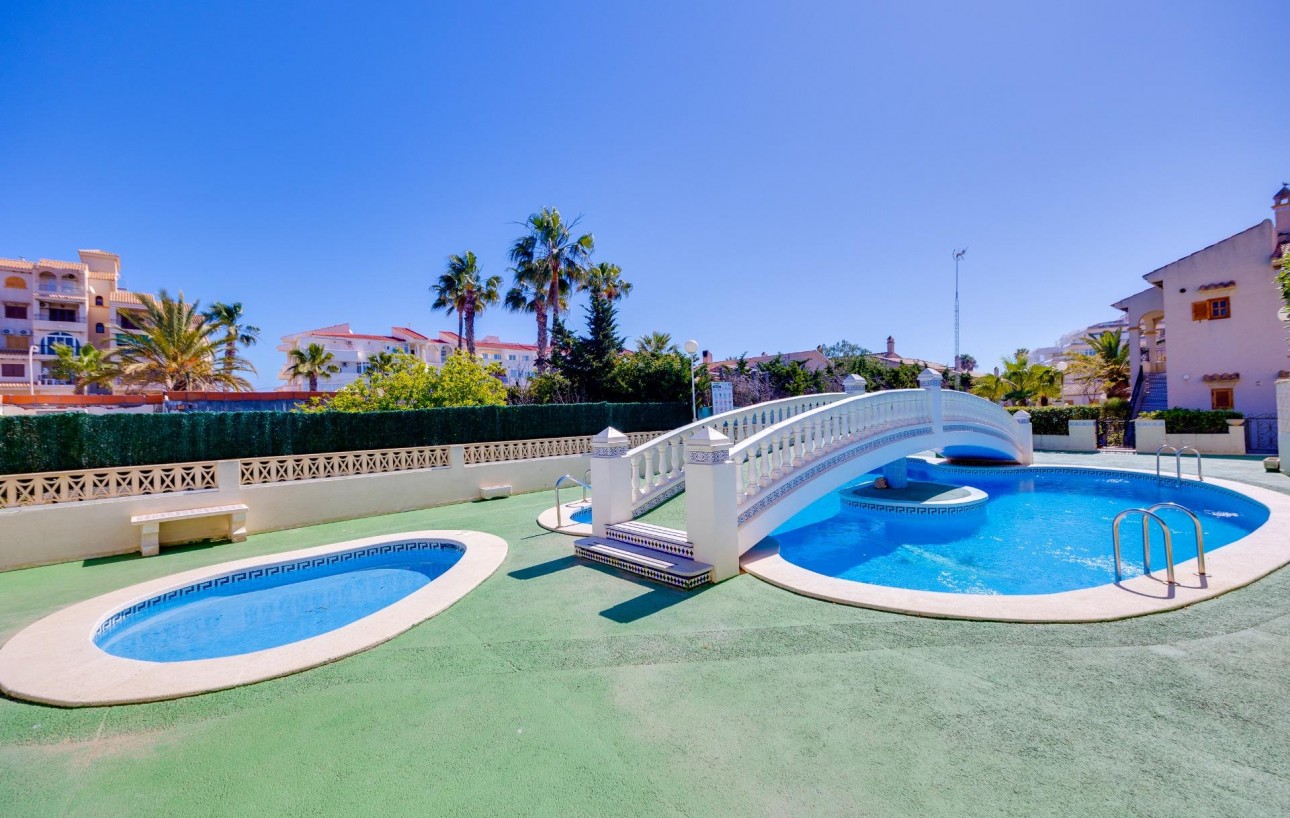 Sale - Chalet - Torrevieja - La Mata