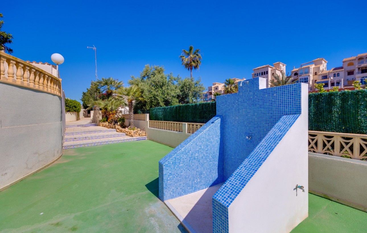 Sale - Chalet - Torrevieja - La Mata