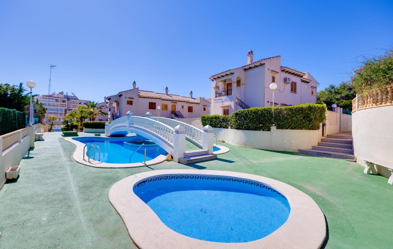 Sale - Chalet - Torrevieja - La Mata
