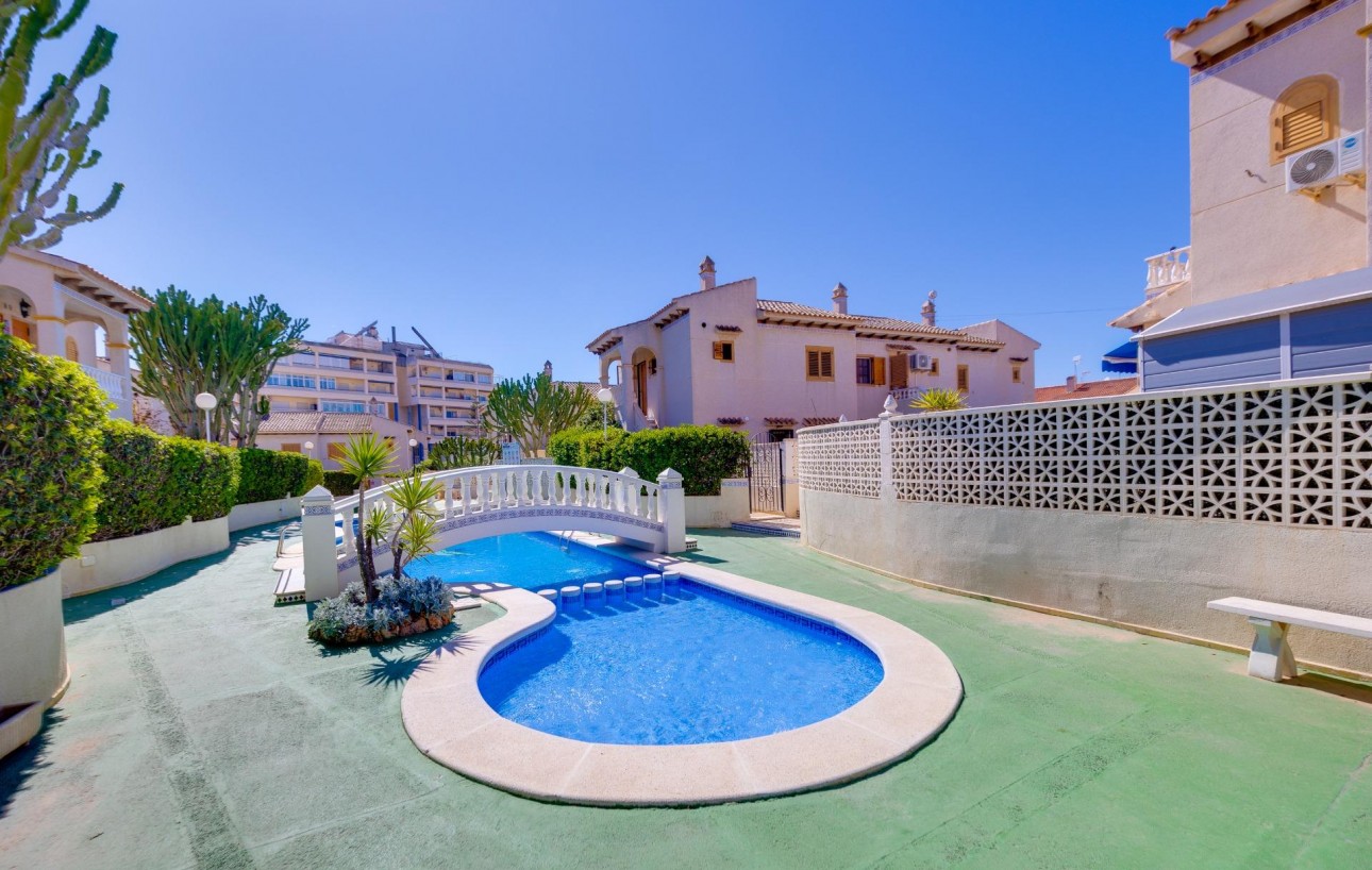 Sale - Chalet - Torrevieja - La Mata