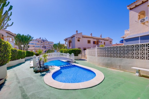 Sale - Chalet - Torrevieja - La Mata