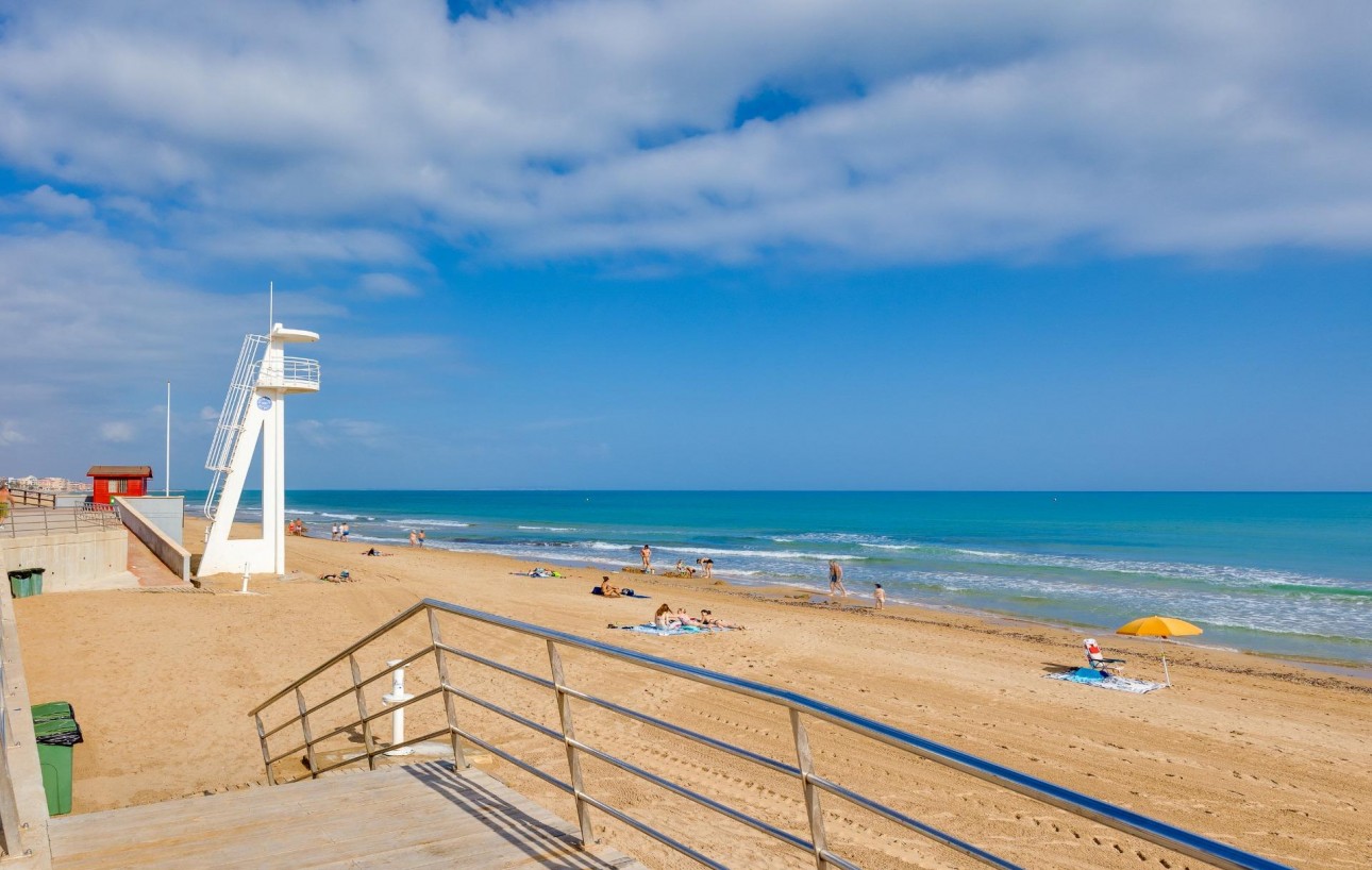 Sale - Chalet - Torrevieja - La Mata