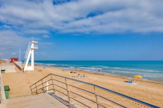 Sale - Chalet - Torrevieja - La Mata