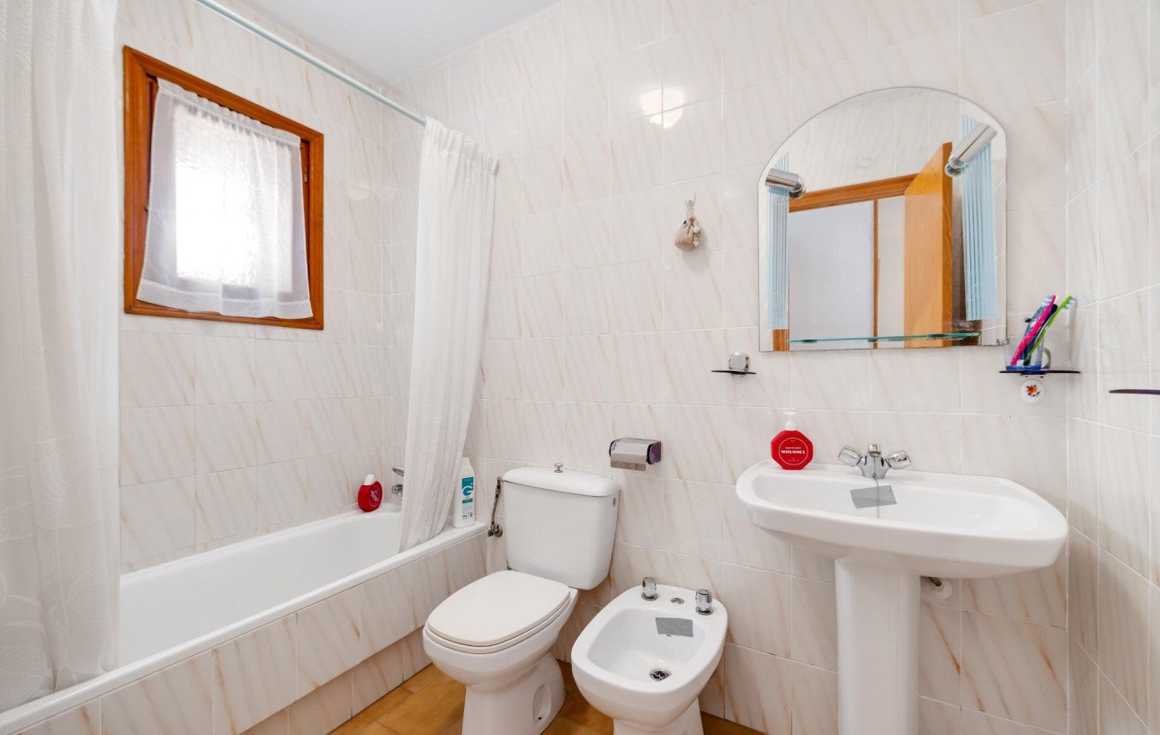 Resale - Bungalow Planta Alta - Torrevieja - Playa de los locos