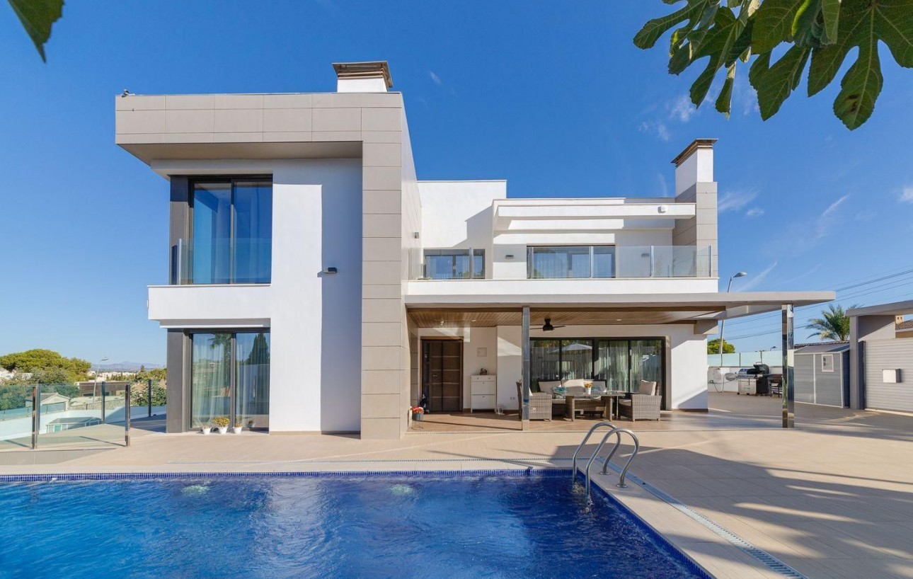 Sale - Villa - Torrevieja - Zona los Frutales