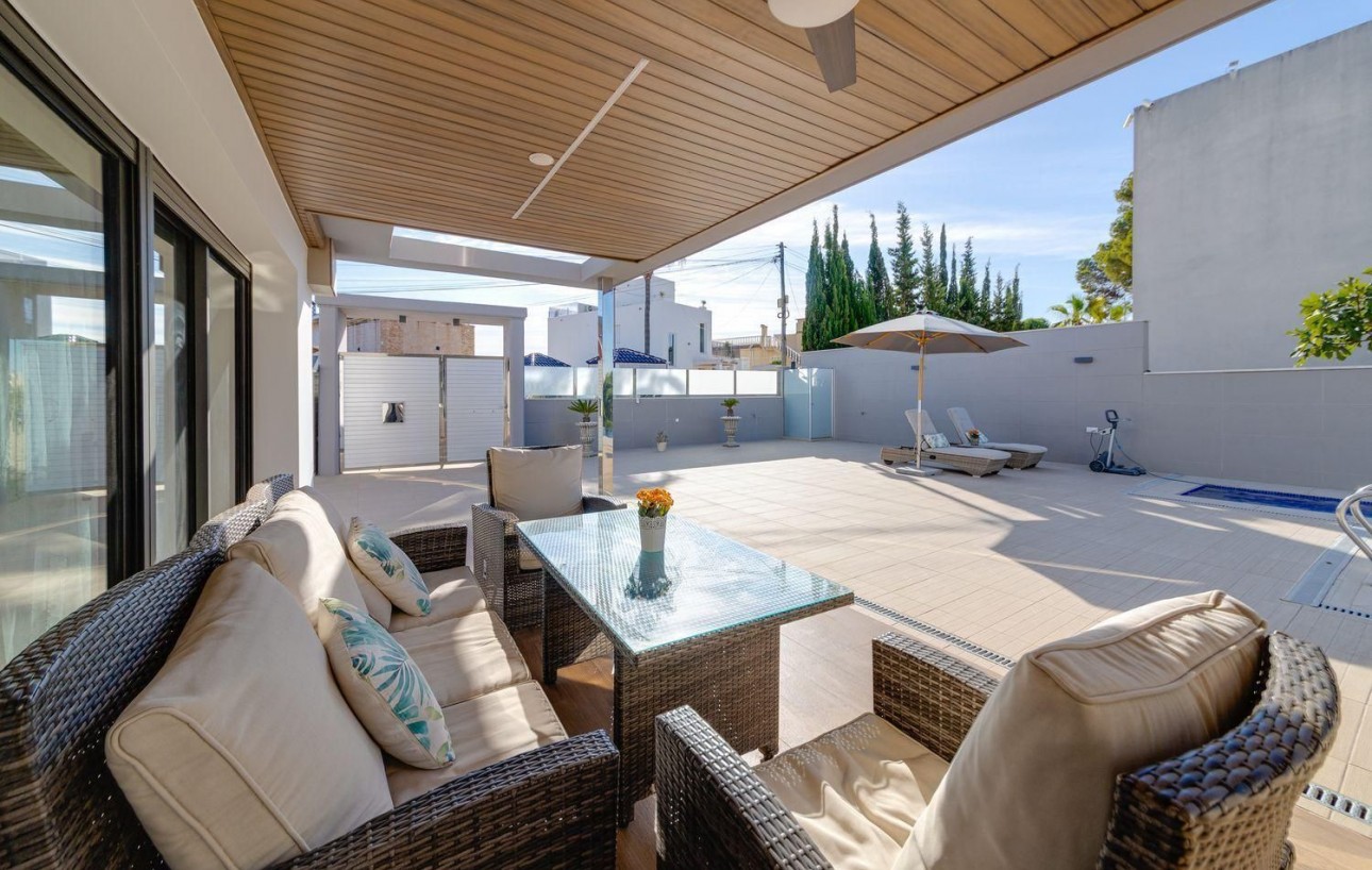 Sale - Villa - Torrevieja - Zona los Frutales