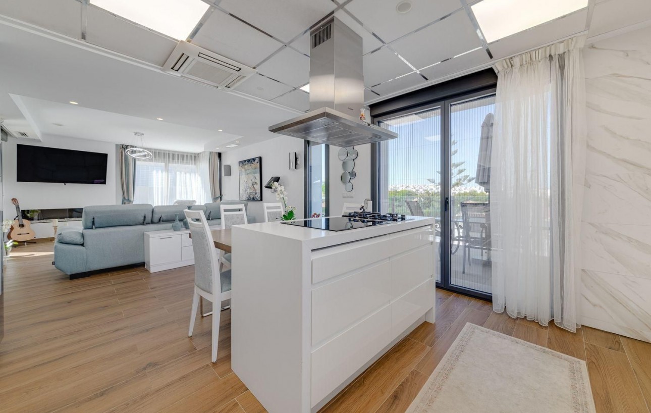 Sale - Villa - Torrevieja - Zona los Frutales