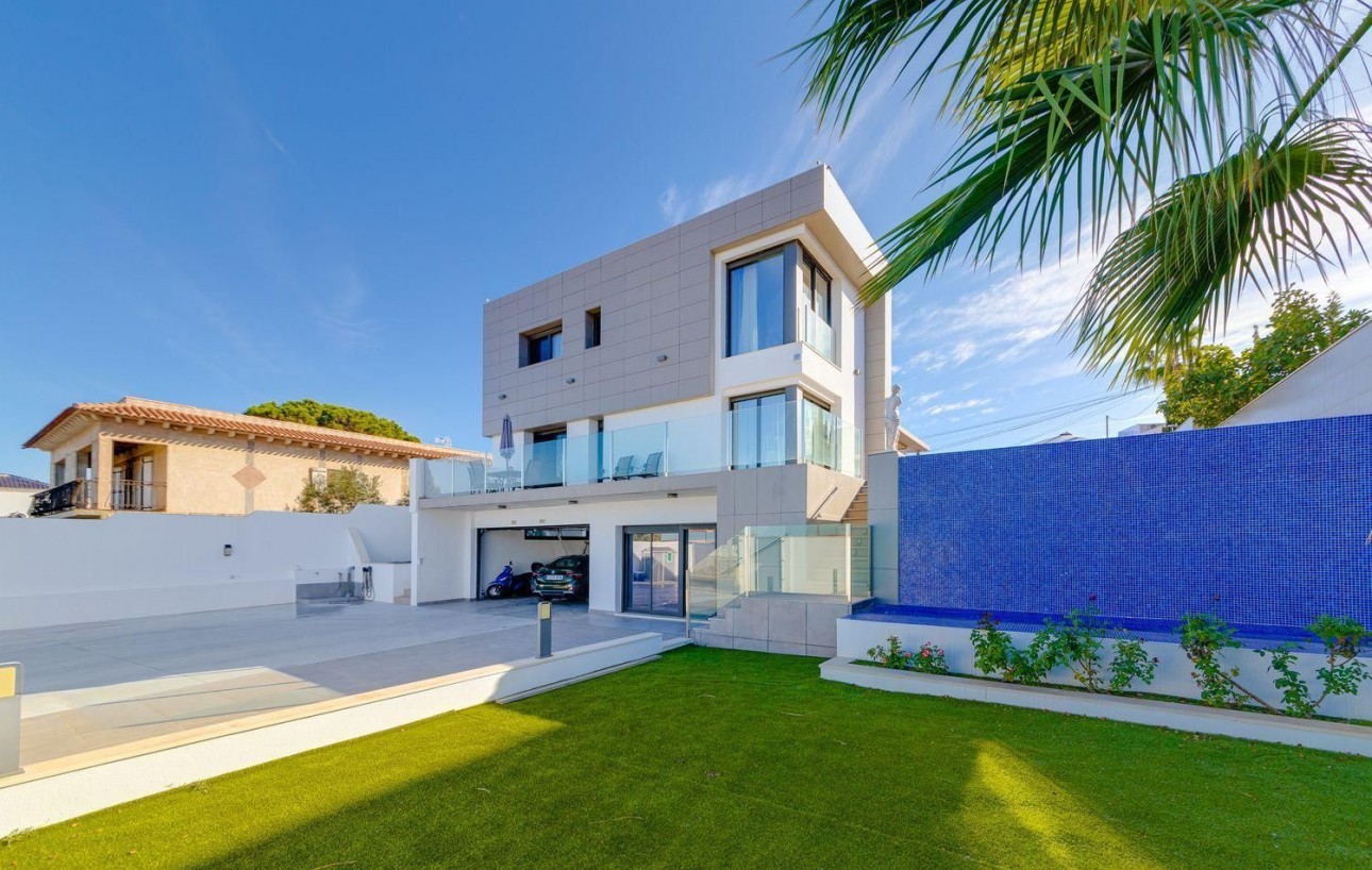Sale - Villa - Torrevieja - Zona los Frutales