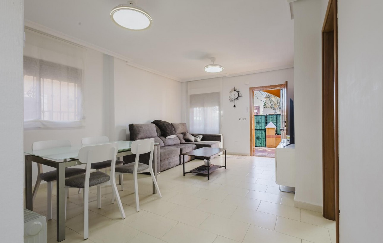 Revente - Chalet - Torrevieja - Aguas Nuevas