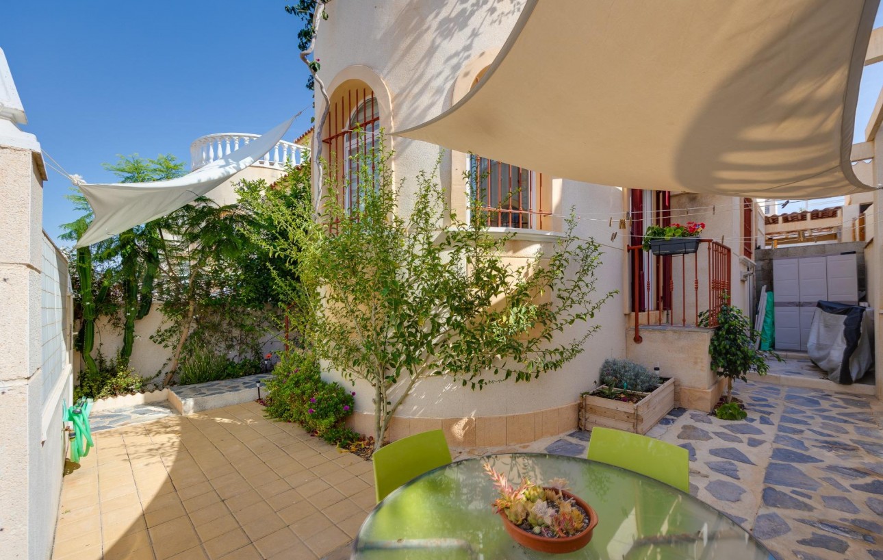 Resale - Chalet - Torrevieja - Aguas Nuevas