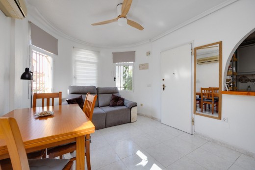 Resale - Chalet - Torrevieja - Aguas Nuevas