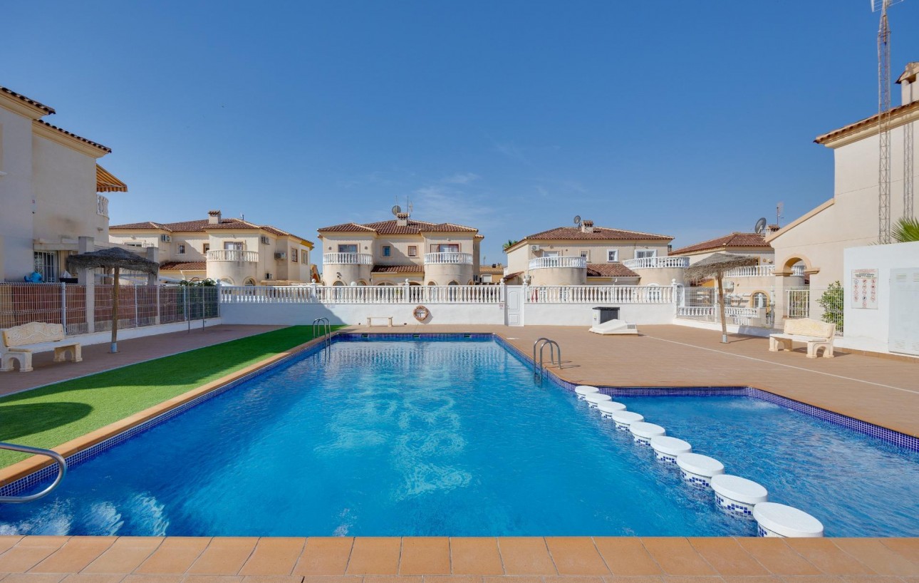 Resale - Chalet - Torrevieja - Aguas Nuevas