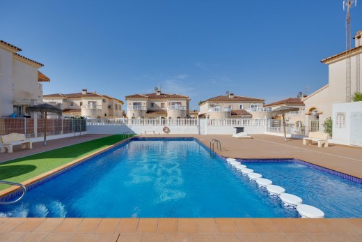 Resale - Chalet - Torrevieja - Aguas Nuevas