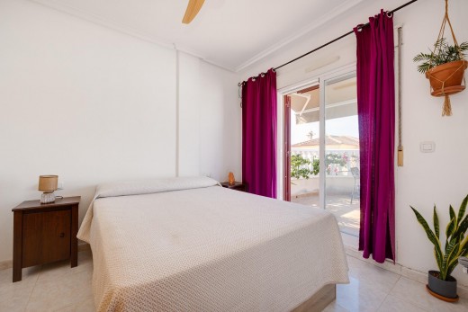 Resale - Chalet - Torrevieja - Aguas Nuevas
