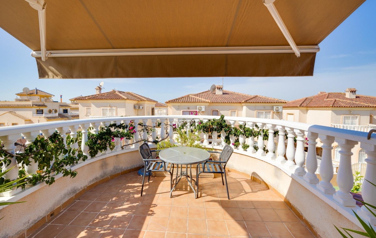 Resale - Chalet - Torrevieja - Aguas Nuevas