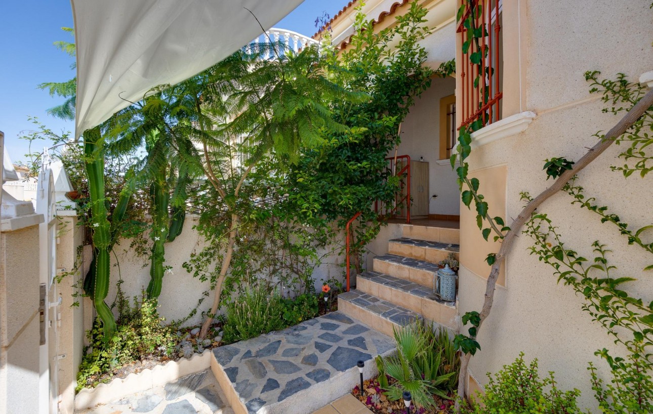 Resale - Chalet - Torrevieja - Aguas Nuevas