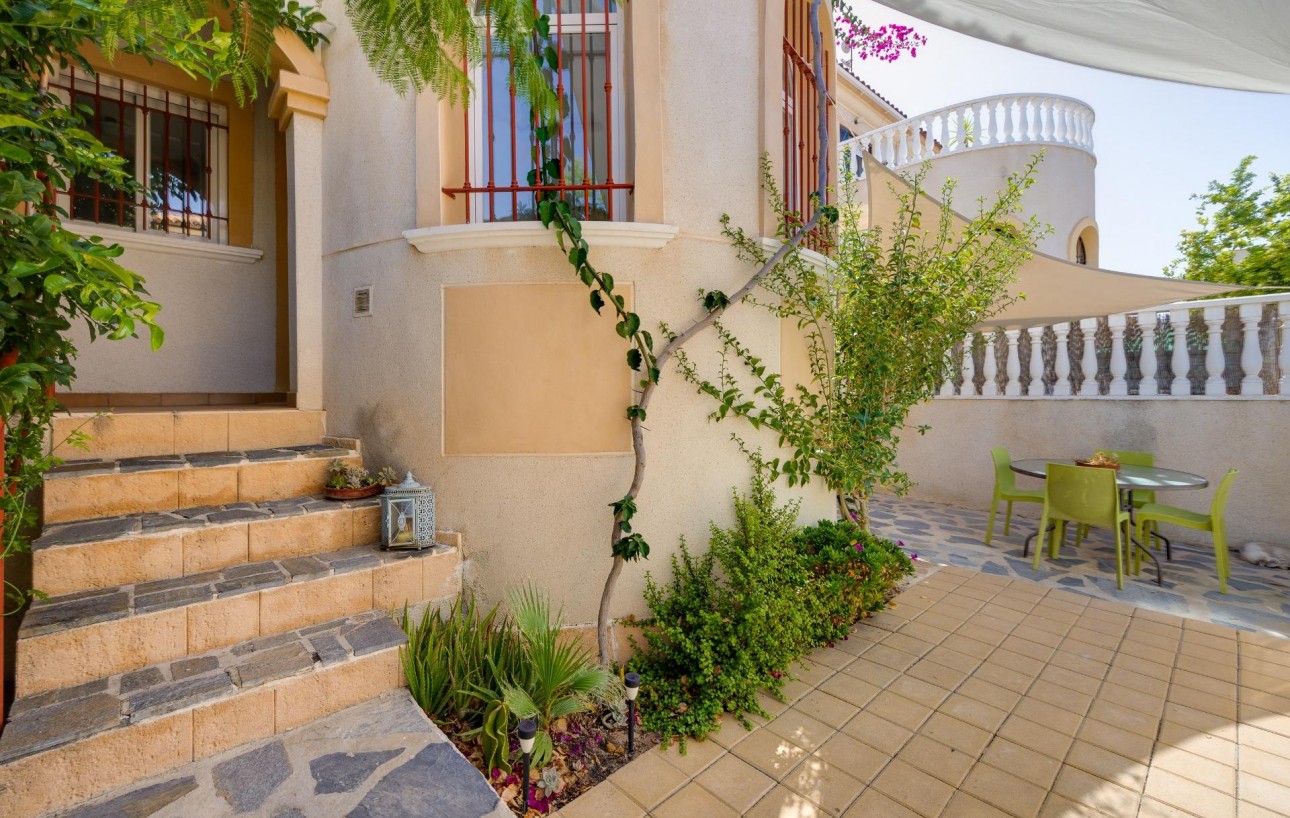 Resale - Chalet - Torrevieja - Aguas Nuevas