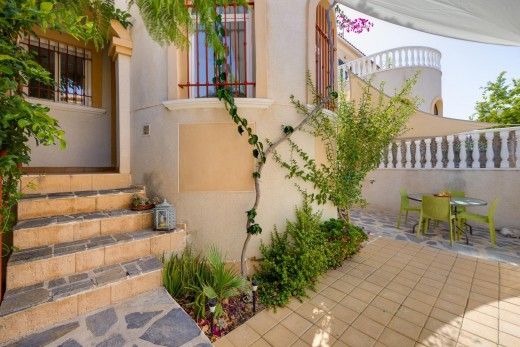 Resale - Chalet - Torrevieja - Aguas Nuevas