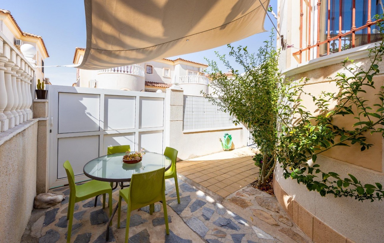 Resale - Chalet - Torrevieja - Aguas Nuevas