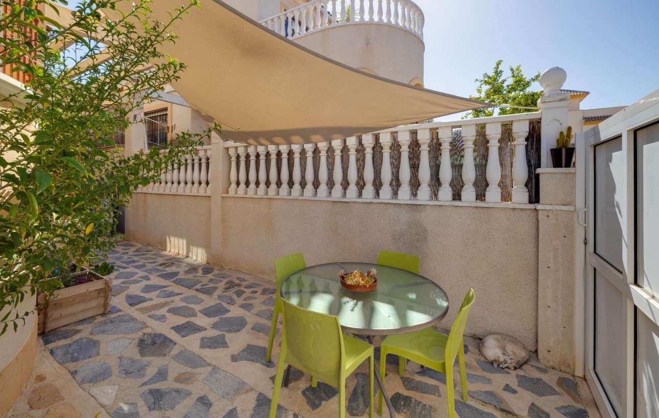 Resale - Chalet - Torrevieja - Aguas Nuevas