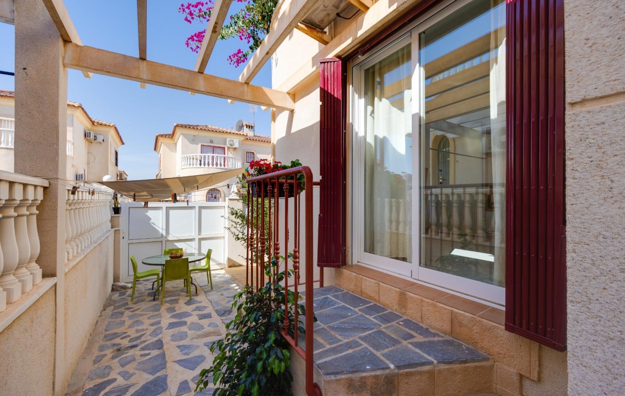 Resale - Chalet - Torrevieja - Aguas Nuevas
