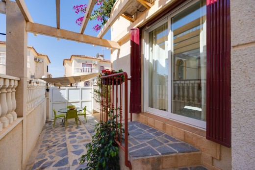 Resale - Chalet - Torrevieja - Aguas Nuevas