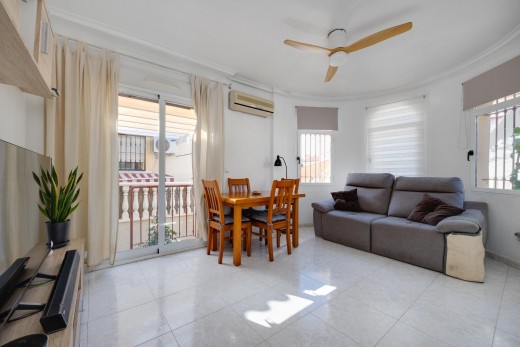 Resale - Chalet - Torrevieja - Aguas Nuevas