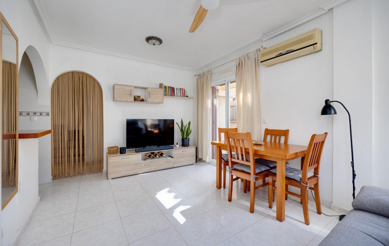 Resale - Chalet - Torrevieja - Aguas Nuevas