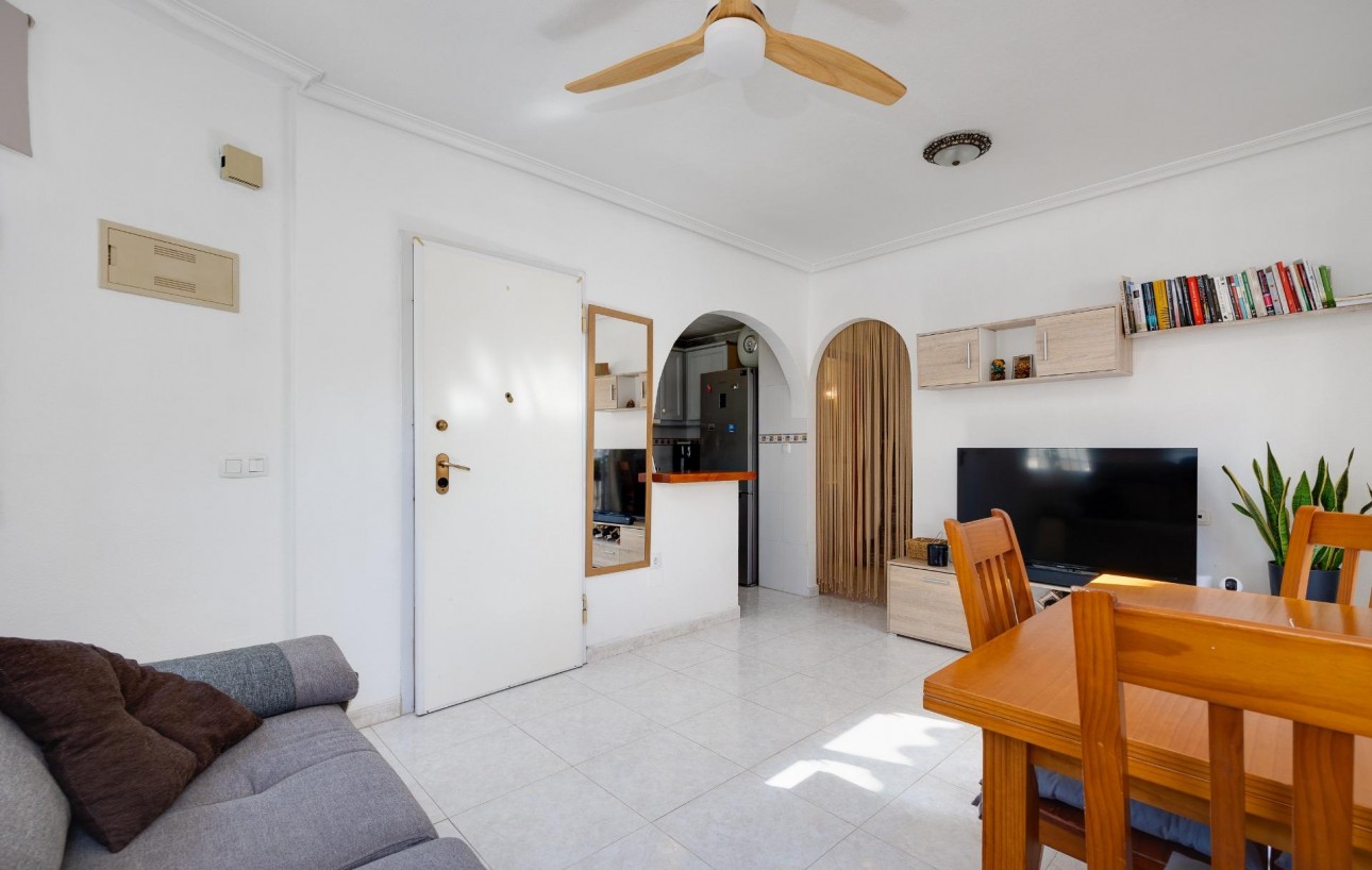 Resale - Chalet - Torrevieja - Aguas Nuevas
