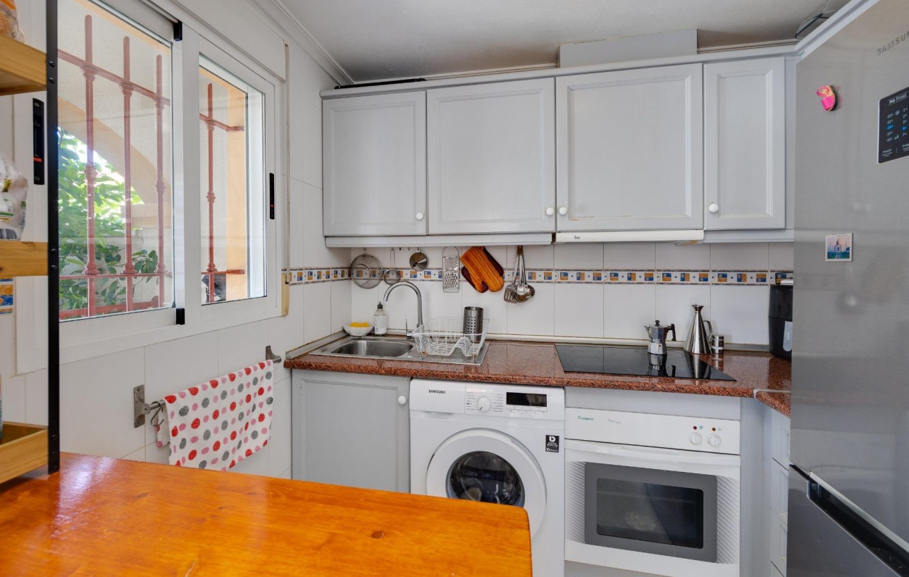 Resale - Chalet - Torrevieja - Aguas Nuevas