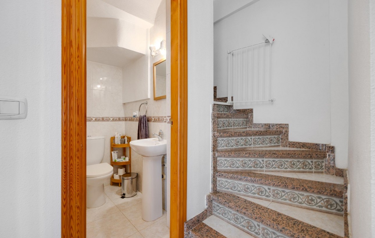 Resale - Chalet - Torrevieja - Aguas Nuevas