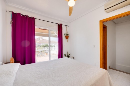 Resale - Chalet - Torrevieja - Aguas Nuevas