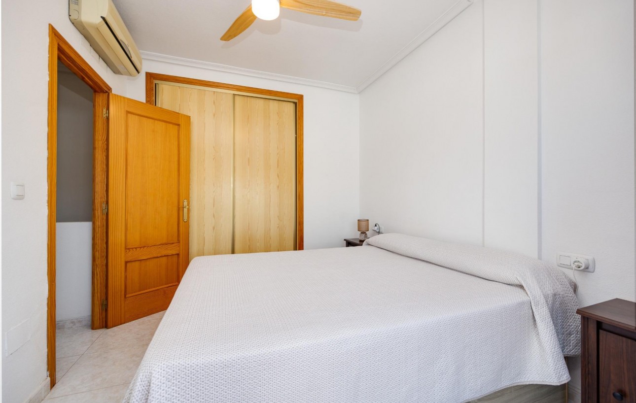 Resale - Chalet - Torrevieja - Aguas Nuevas