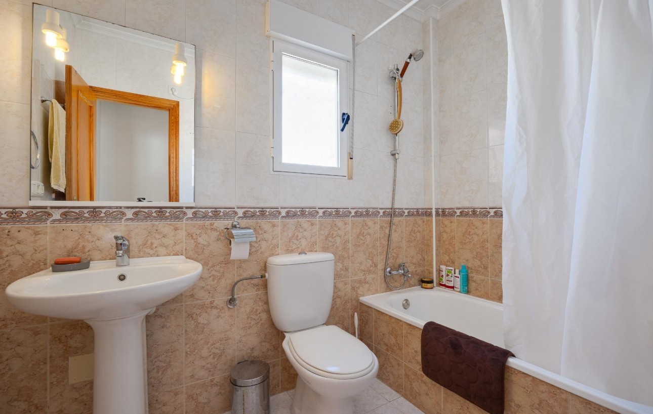 Resale - Chalet - Torrevieja - Aguas Nuevas