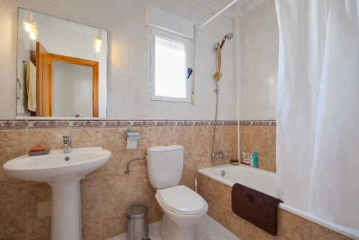 Resale - Chalet - Torrevieja - Aguas Nuevas