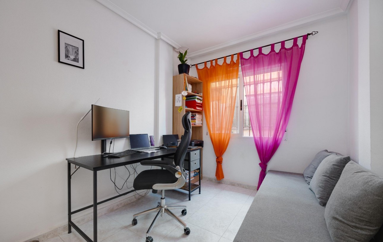 Resale - Chalet - Torrevieja - Aguas Nuevas