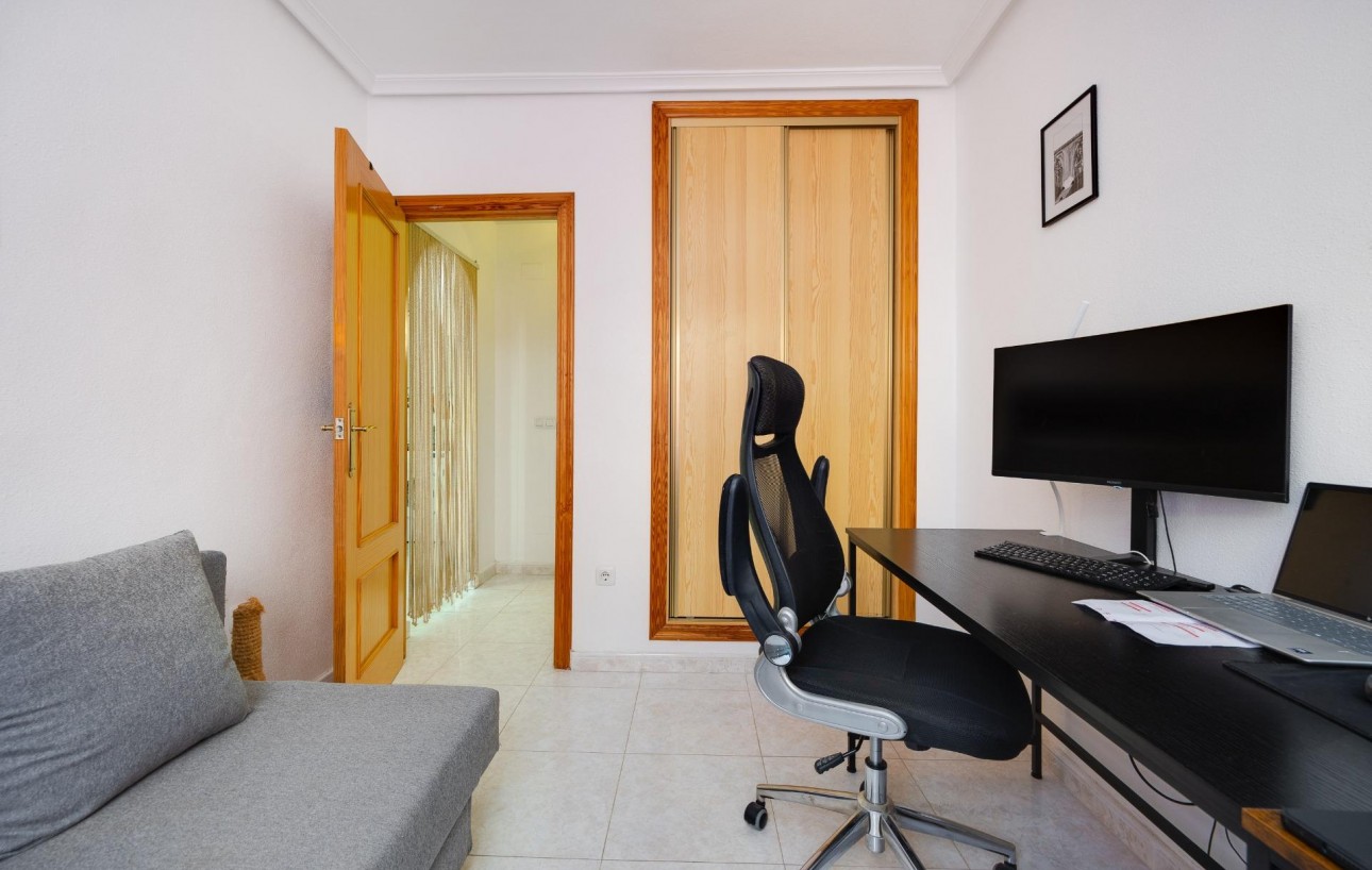 Resale - Chalet - Torrevieja - Aguas Nuevas