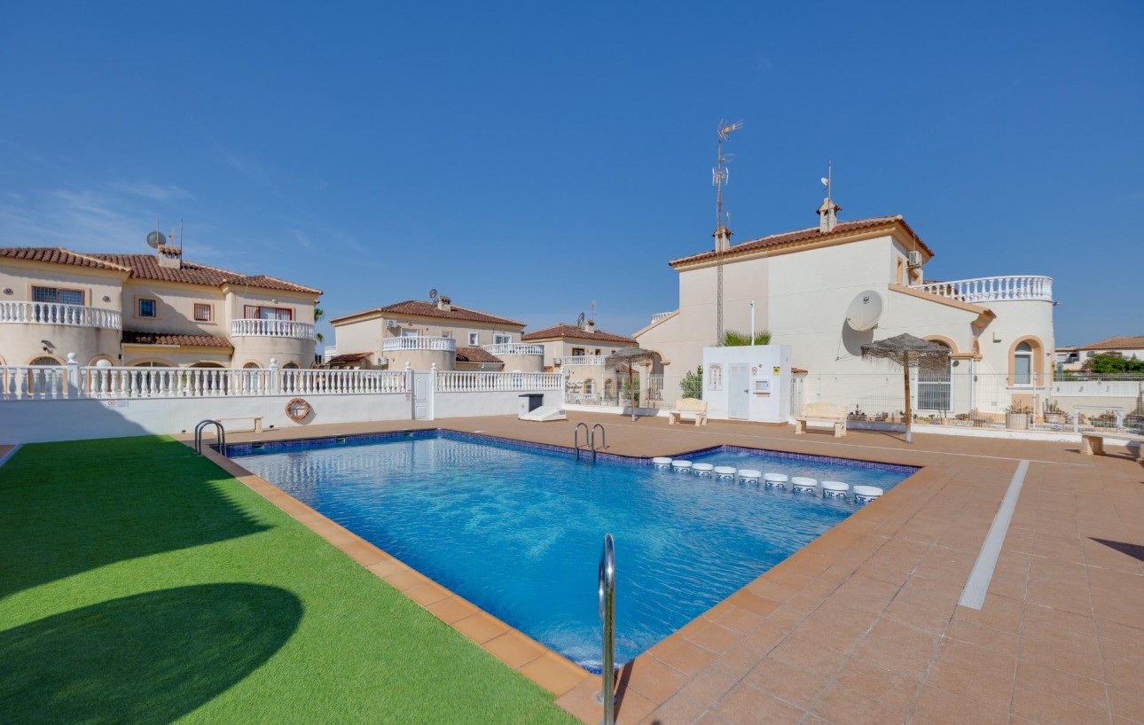 Resale - Chalet - Torrevieja - Aguas Nuevas
