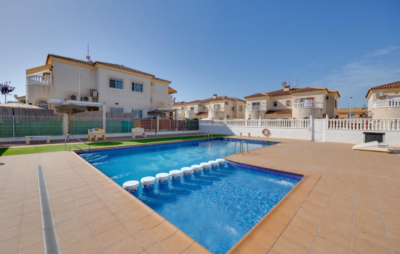 Resale - Chalet - Torrevieja - Aguas Nuevas