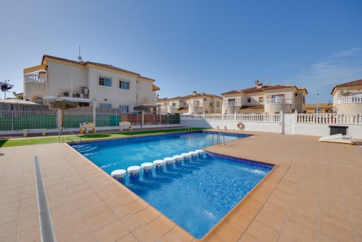 Resale - Chalet - Torrevieja - Aguas Nuevas